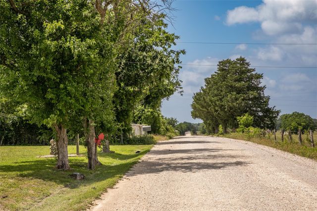 2603 McNelly LN, Burton, TX 77835