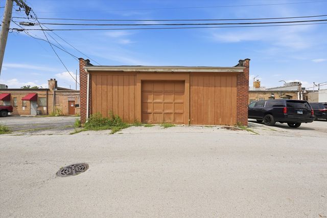 5005 W 95th Street, Oak Lawn, IL 60453