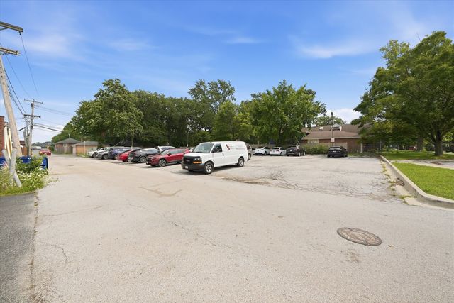 5005 W 95th Street, Oak Lawn, IL 60453