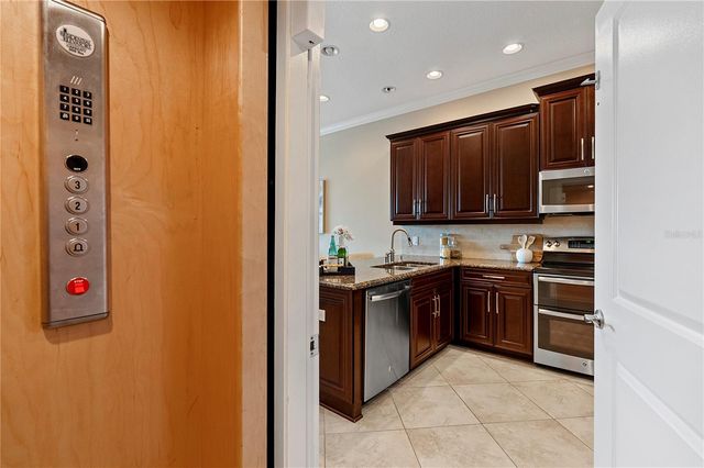 6043 ANCHORAGE WAY S, St Petersburg, FL 33712