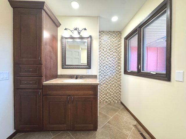 210 S Small Avenue, Kankakee, IL 60901