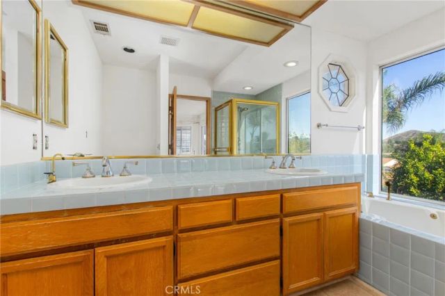 22811 Cove View, Canyon Lake, CA 92587