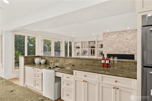 1365 92nd Avenue NE, Clyde Hill, WA 98004