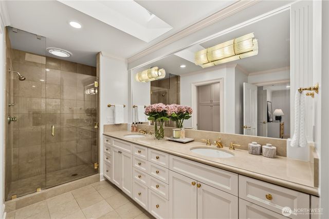 1365 92nd Avenue NE, Clyde Hill, WA 98004