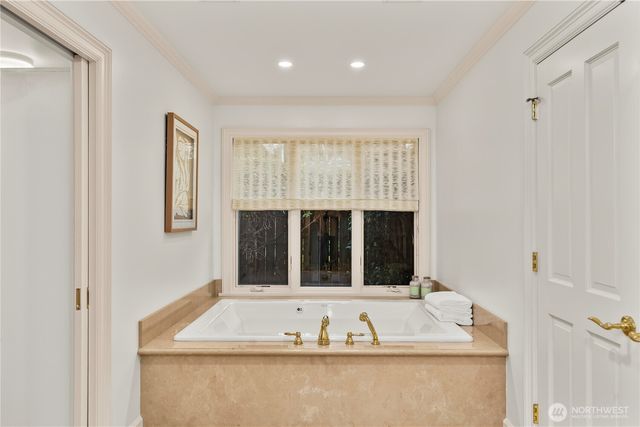 1365 92nd Avenue NE, Clyde Hill, WA 98004