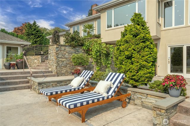 1365 92nd Avenue NE, Clyde Hill, WA 98004