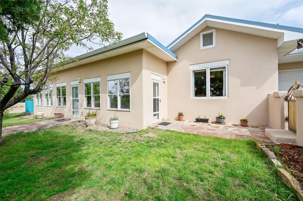 5 Vereda Corta, Santa Fe, NM 87507