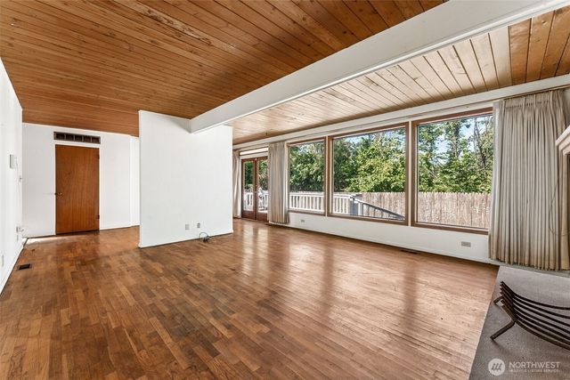 6727 21st Avenue SW, Seattle, WA 98106