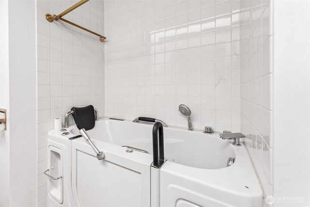 6727 21st Avenue SW, Seattle, WA 98106