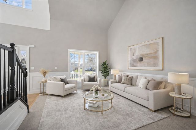 39W126 Revere House Lane, Geneva, IL 60134