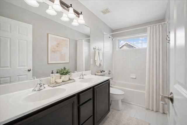 39W126 Revere House Lane, Geneva, IL 60134