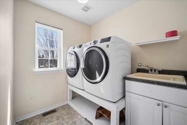 39W126 Revere House Lane, Geneva, IL 60134