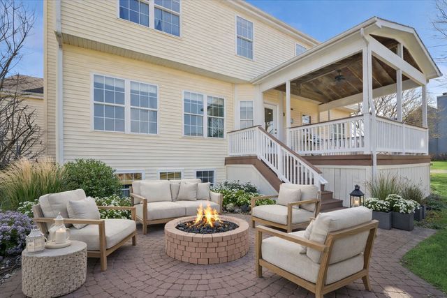 39W126 Revere House Lane, Geneva, IL 60134