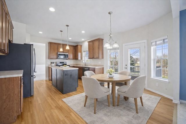 39W126 Revere House Lane, Geneva, IL 60134