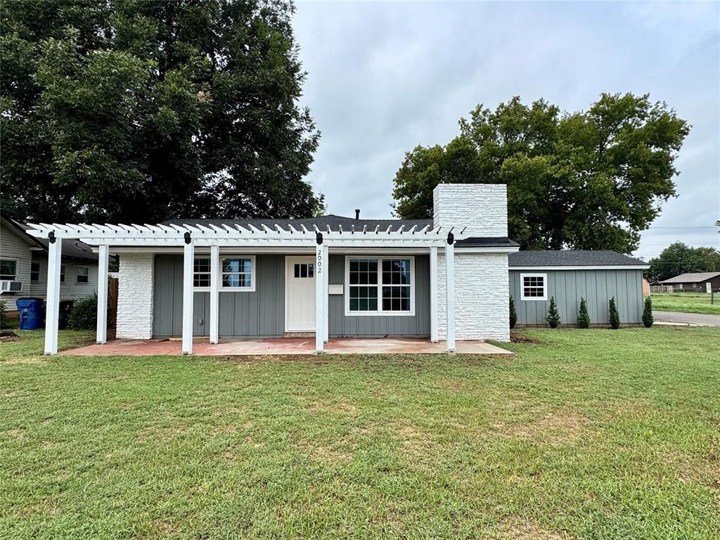 2002 S 20th Street, Chickasha, OK 73018