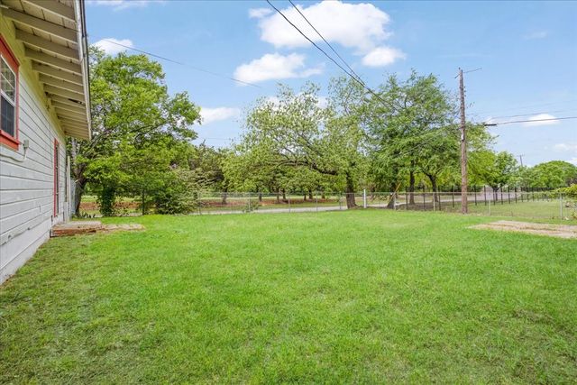 1829 Ridgewood Road, Denison, TX 75020
