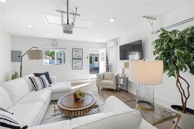 6737 Jellico, Lake Balboa, CA 91406