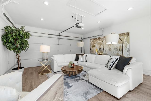 6737 Jellico, Lake Balboa, CA 91406