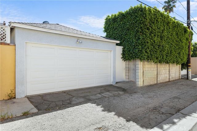 6737 Jellico, Lake Balboa, CA 91406