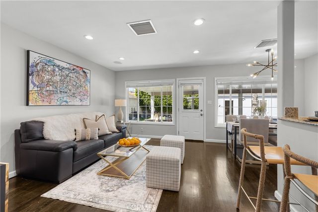 6737 Jellico, Lake Balboa, CA 91406