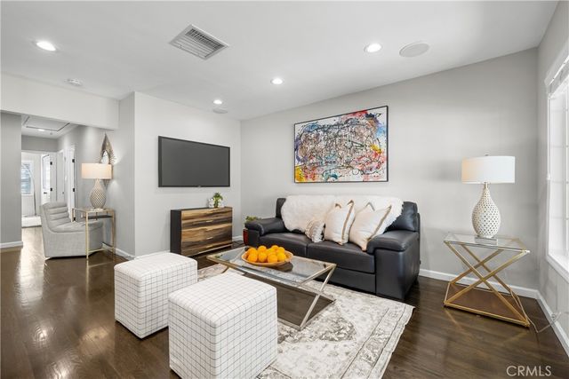 6737 Jellico, Lake Balboa, CA 91406