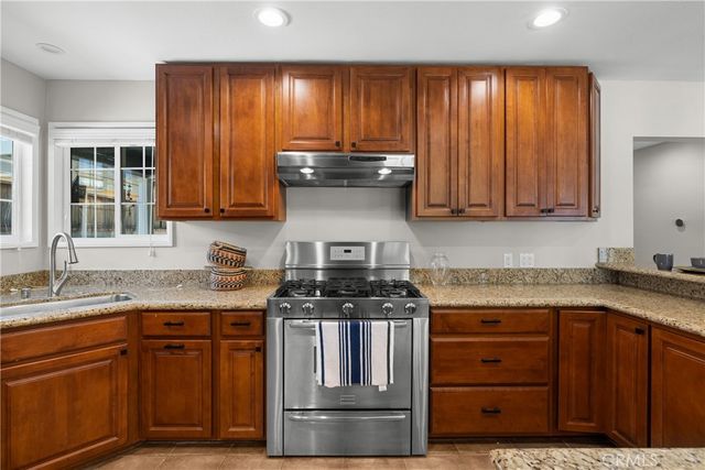 6737 Jellico, Lake Balboa, CA 91406