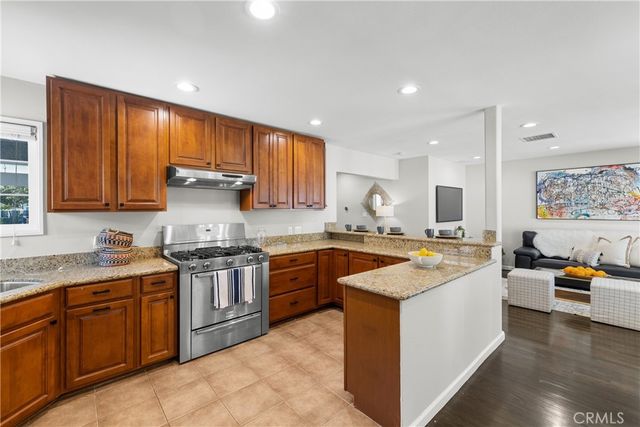 6737 Jellico, Lake Balboa, CA 91406