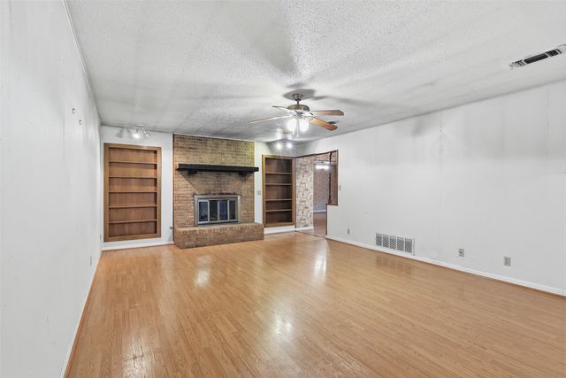135 46th Street SW, Paris, TX 75460