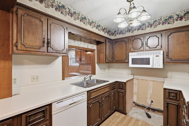 135 46th Street SW, Paris, TX 75460