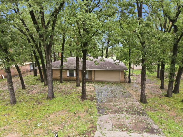 135 46th Street SW, Paris, TX 75460