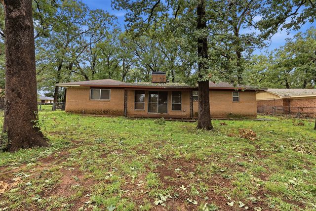 135 46th Street SW, Paris, TX 75460