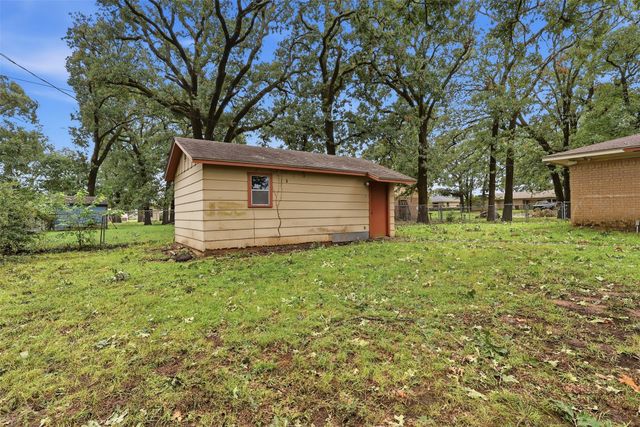 135 46th Street SW, Paris, TX 75460