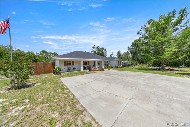 495 Fisher Road, Ocklawaha, FL 32179