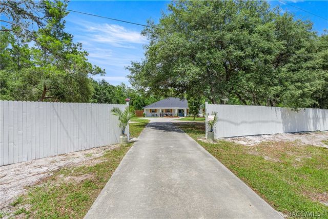 495 Fisher Road, Ocklawaha, FL 32179