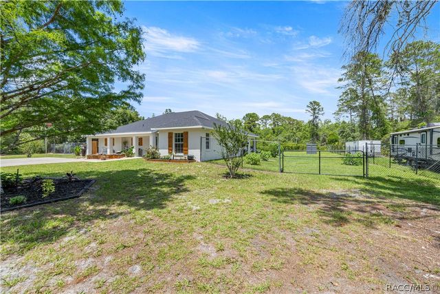495 Fisher Road, Ocklawaha, FL 32179