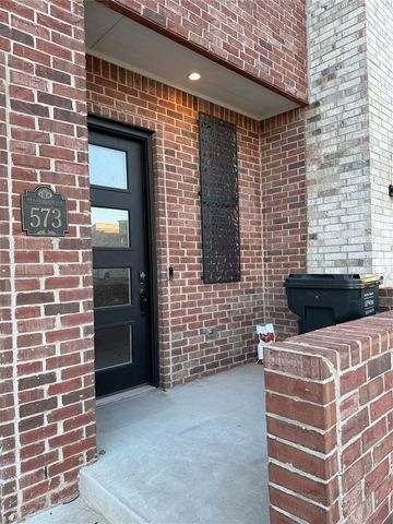 573 S Fretz Avenue, Edmond, OK 73003