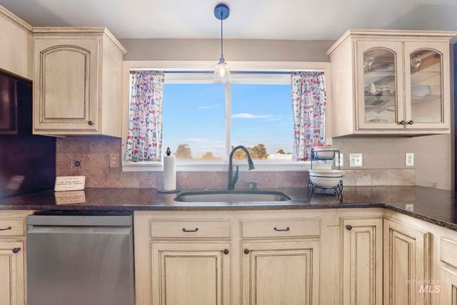 2342 Garey Ln, Filer, ID 83328