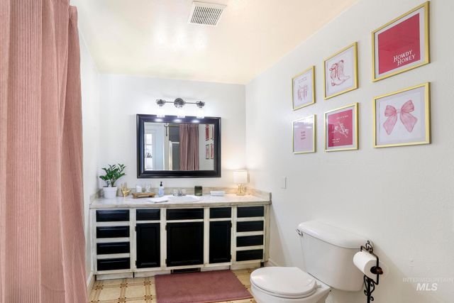 2342 Garey Ln, Filer, ID 83328