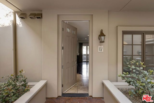 851 N San Vicente Boulevard 102, West Hollywood, CA 90069