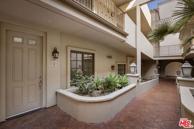 851 N San Vicente Boulevard 102, West Hollywood, CA 90069