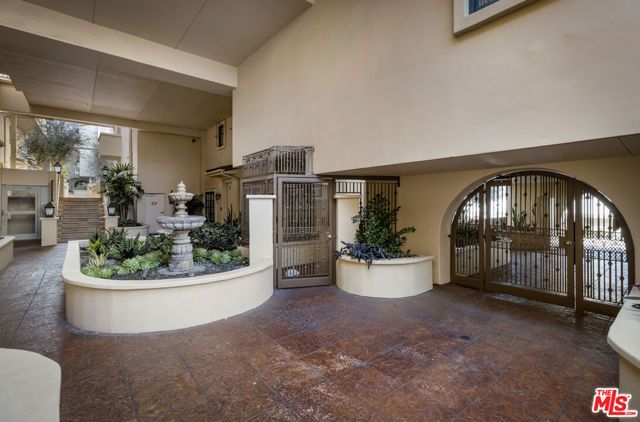 851 N San Vicente Boulevard 102, West Hollywood, CA 90069