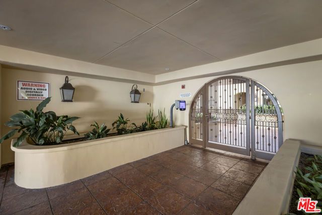 851 N San Vicente Boulevard 102, West Hollywood, CA 90069