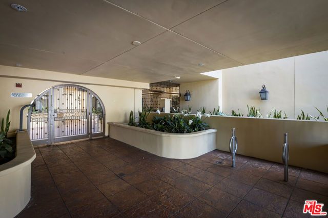 851 N San Vicente Boulevard 102, West Hollywood, CA 90069