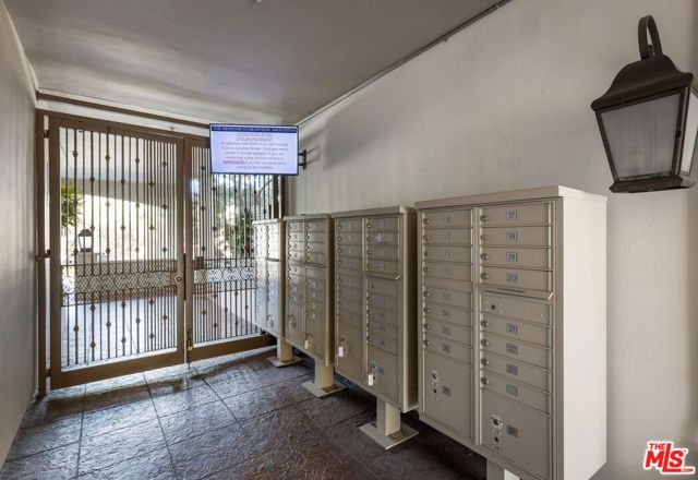 851 N San Vicente Boulevard 102, West Hollywood, CA 90069
