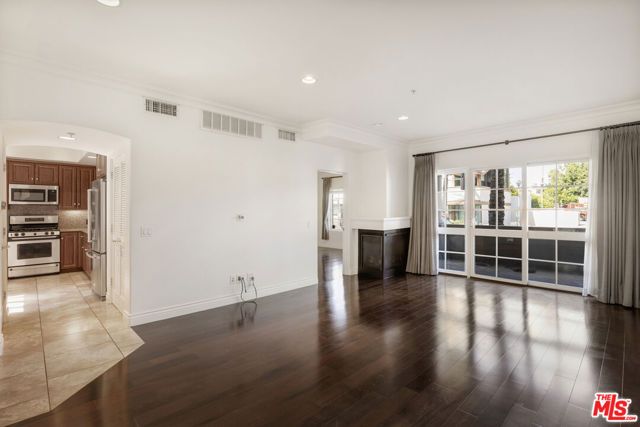 851 N San Vicente Boulevard 102, West Hollywood, CA 90069