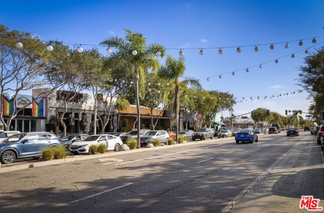 851 N San Vicente Boulevard 102, West Hollywood, CA 90069