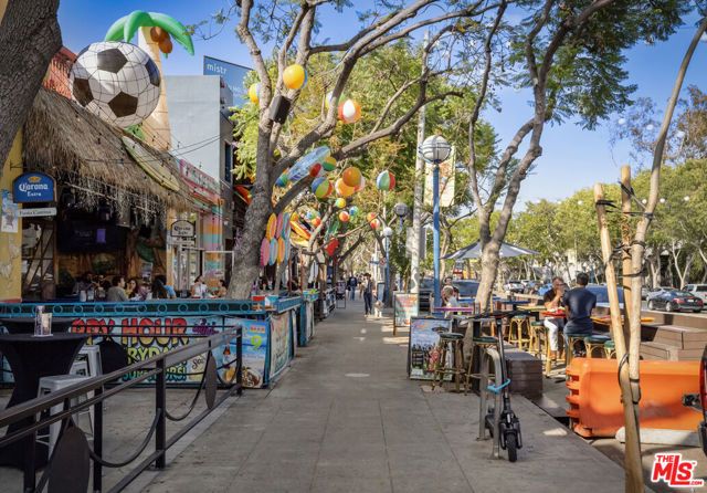 851 N San Vicente Boulevard 102, West Hollywood, CA 90069