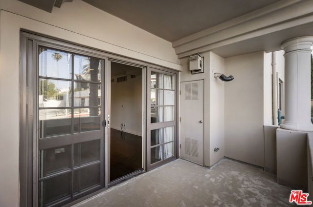 851 N San Vicente Boulevard 102, West Hollywood, CA 90069