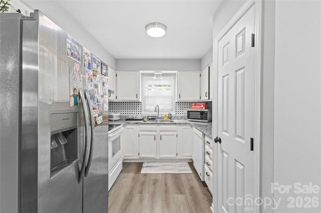 7130 Bluff Wood Cove, Charlotte, NC 28212