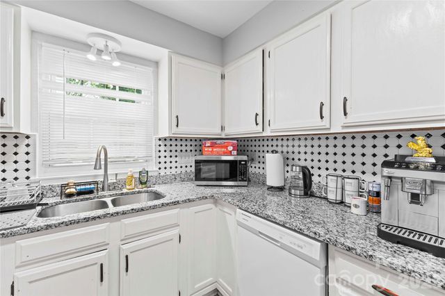7130 Bluff Wood Cove, Charlotte, NC 28212